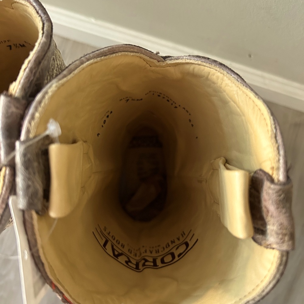 Corral Women’s Brown Embroidered Snip Toe Cowgirl Boots - Size:  7-1/2 Regular